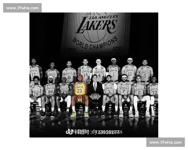 小莫里斯炮轰湖人防守漏洞:交易里夫斯,终结东契奇式防守灾难 小莫里斯炮轰湖人防守漏洞:交易里夫斯,终结东契奇式防守灾难