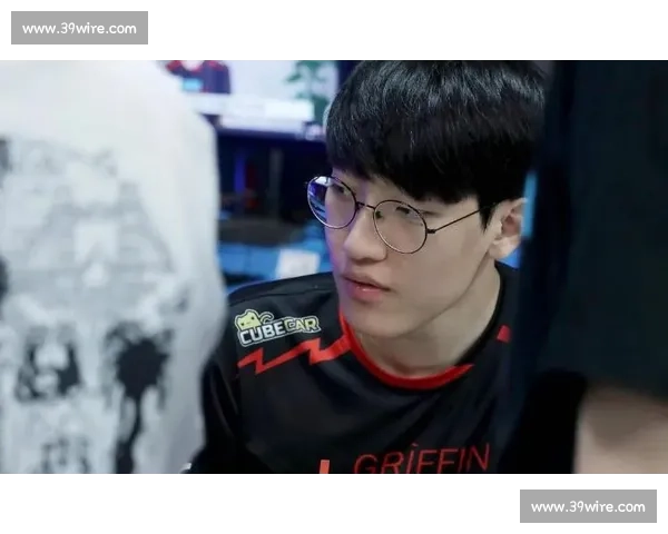 官宣！XX电竞俱乐部发布新赛季战队名单，星光熠熠！